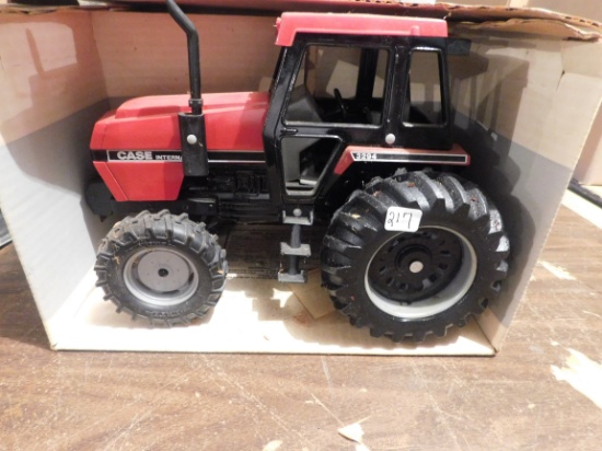 ERTL 3294 CASE INTERNATIONAL TRACTOR W/ FRONT WHEEL DRIVE 1/16 W/ BOX