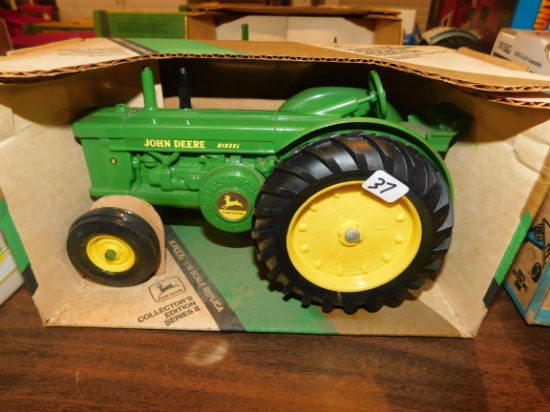 ERTL 1949/1954 JOHN DEERE MOD R TRACTOR 1/16 W/ BOX (COLLECTOR EDITION SERIES II)
