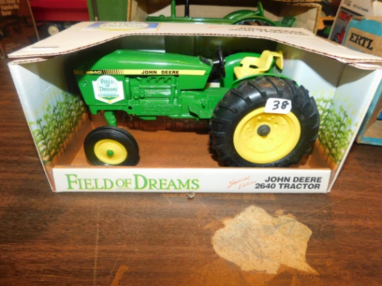 ERTL FIELD DREAMS JOHN DEERE 2640 TRACTOR 1/16 W/ BOX