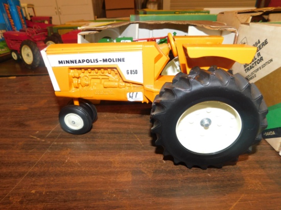 MINNEAPOLIS MOLINE G 850 TRACTOR