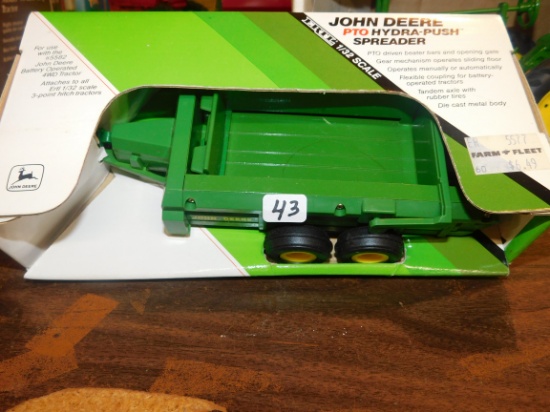 ERTL JOHN DEERE PTO HYDRA PUSH SPREADER 1/32 W/ BOX