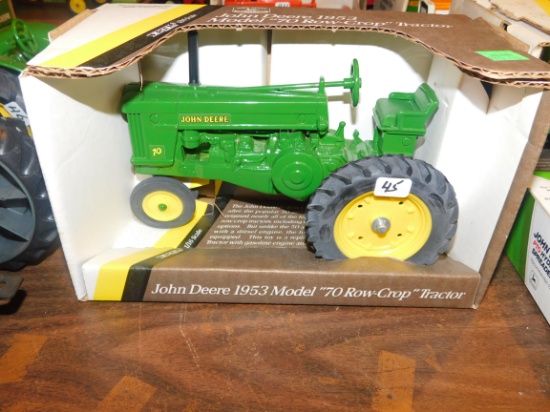 ERTL JOHN DEERE 1953 MOD “70 ROW CROP” TRACTOR 1/16 W/ BOX