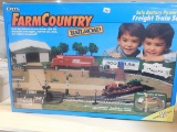 ERTL FARM COUNTRY FREIGHT TRAIN SET 42 PC W/ BOX