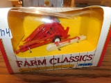 ERTL FARM CLASSICS CASE CORN PICKER 1/43 W/ BOX