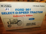 ERTL FORD 981 SELECT O SPEED TRACTOR COLLECTOR EDITION 1/16 W/ BOX
