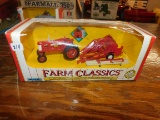 FARM CLASSICS IH FARMALL 350 TRATOR & CORN PICKER 1/43 W/ BOX