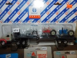 NEW HOLLAND VINTAGE TRACTOR & TRAILER 1/64 W/ BOX
