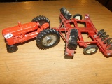 LEE TOY TRACTOR / W INTERNATIONAL DISC 1 WING MISSING