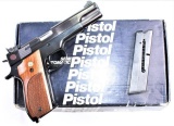 Smith & Wesson - Model 52-2 - .38 Special mid-range