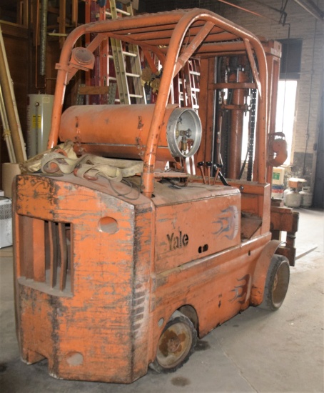 Yale fork lift