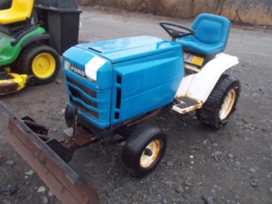 FORD 14HP KOHLER LAWN TRACTOR RUNS. W/ SNOW PLOW AND TIRE CHAINS