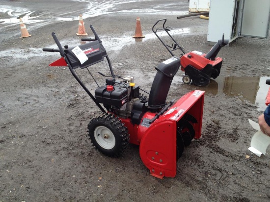 YARD MACHINE 26" 8HP SNOW BLOWER RUNS