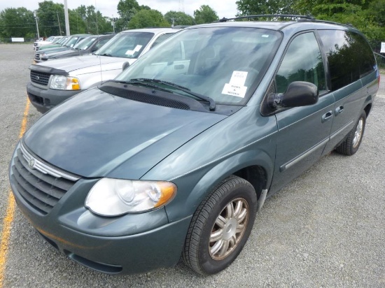 2006 Chrysler Town and Country Touring Year: 2006 Make: Chrysler Model: Tow