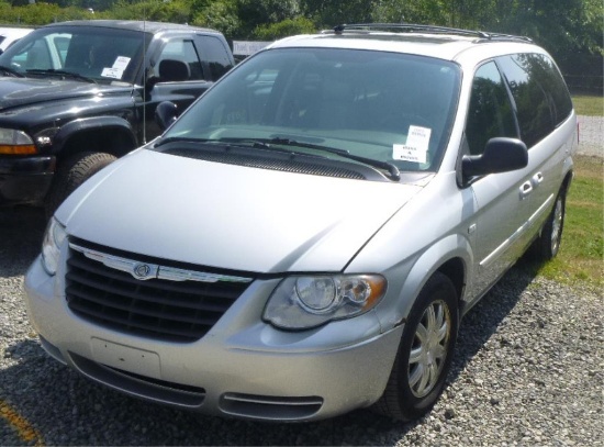 2006 Chrysler Town and Country Touring Year: 2006 Make: Chrysler Model: Tow