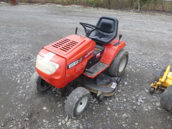 HUSKEE 46" RIDING MOWER W/ 18.5HP BRIGGS & STRATTON. RUNS.