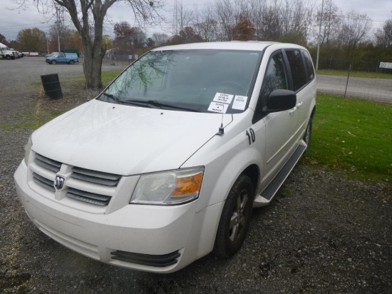 2009 Dodge Grand Caravan SE W/ WHEELCHAIR/HANDICAP Year: 2009 Make: Dodge M