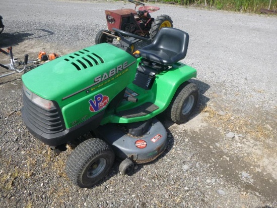 JOHN DEERE SABRE LAWN TRACTOR W/ 42" DECK JOHN DEERE SABRE LAWN TRACTOR W/