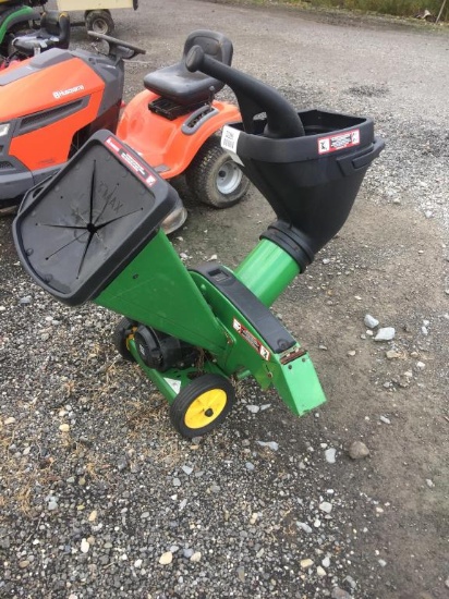 JOHN DEERE CHIPPER W/ 5HP BRIGGS & STRATTON MOTOR RUNS. SN: M00CS5X010371.