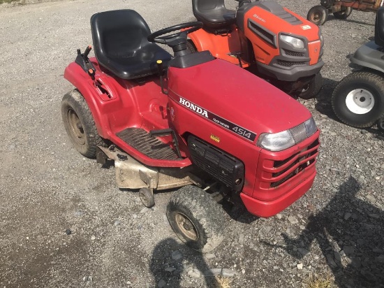 HONDA 4514 HYDROSTATIC 38" RIDING MOWER RUNS. STEERING ISSUE. PULLS TO THE