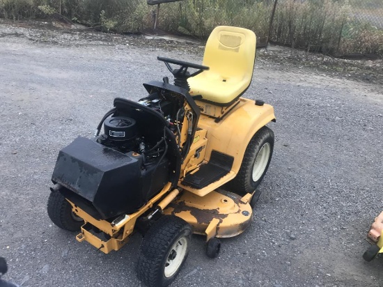 CUB CADET44" RIDING MOWER CUB CADET44" RIDING MOWER RUNS MN # 141681100. SN