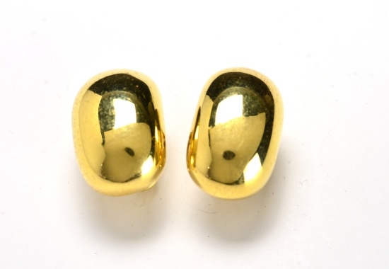 ITEM 25: 18KT DOMED AND POLISHED STUD EARRINGS