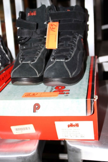 (1) Pair Of Piloti Driving Shoes, New In Box. Us Size 6.5