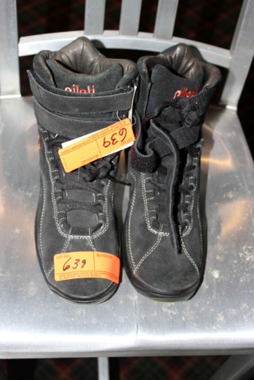 (1) Pair Of Piloti Driving Shoes, New With No Box. Us Size 7.5