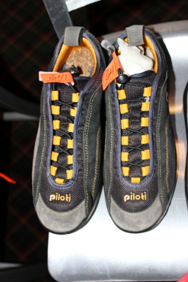 (1) Pair Of Piloti Driving Shoes, New With No Box. Us Size 7.5