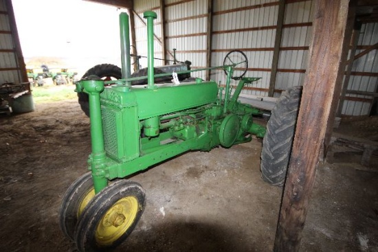 Tractor  1938 John Deere B  Serial B54217  Unstyle Row Crop  Running  Flat