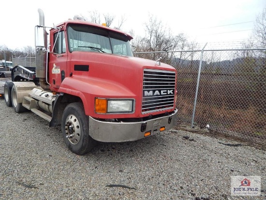 2001 Mack Ch613 Day Cab Road Tractor w/ wet lines, 655871