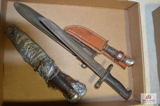 US 1908 Flaming bomb marked Bayonet, 2 hunting knives