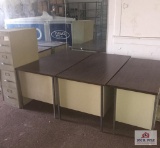 Lot of 3 desks and 1 file cabinet - Metal