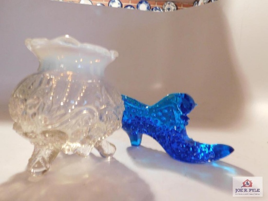 Fenton shoe with cat on front, blue in color 3 leg bowl clear bottom with design smoky top