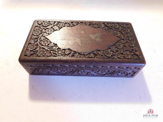 Wood Box Fancy Design with Briar Smoking Pipe