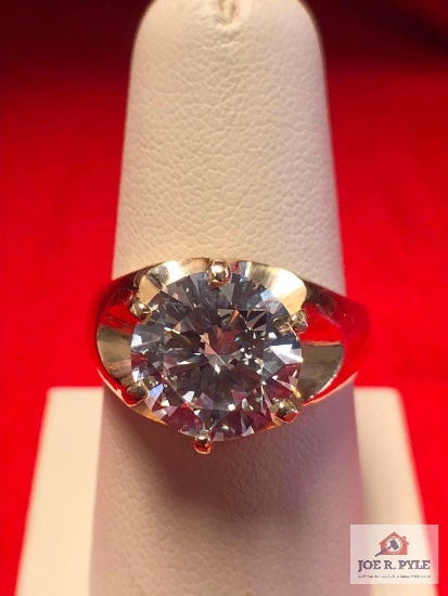 5.02 carat Diamond ring. Round Brilliant. Color H. Clarity SI1. Cut Very Good. Polish Very Good.