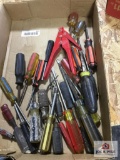 1 LOT OF SCREWDRIVERS