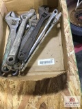 1 LOT OF OPEN-END ADJUSTABLE WRENCHES