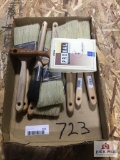 1 LOT OF PAINT BRUSHES