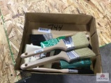 1 LOT OF PAINT BRUSHES