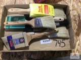 1 LOT OF PAINT BRUSHES