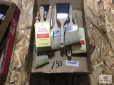 1 LOT OF PAINT BRUSHES