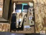 1 LOT OF PAINT BRUSHES