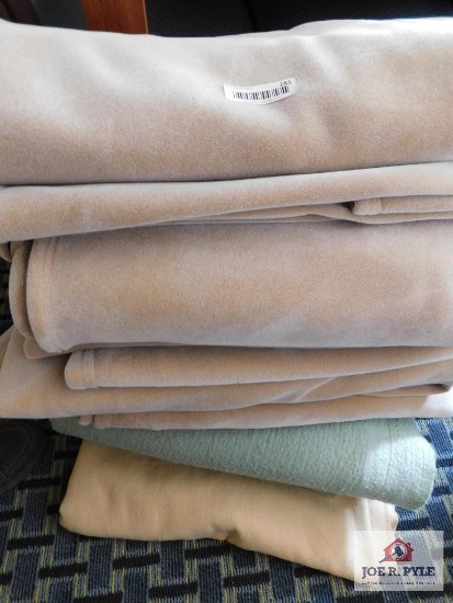 4 Vellux Blankets