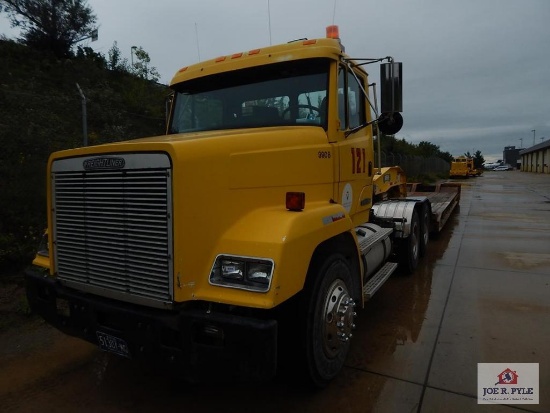 1994 Freightliner Day Cab Road Tractor w/ wet lines 12,953 Miles