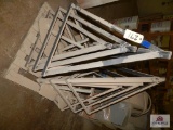 Pallet of adjustable material stands