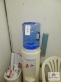 Hot and Cold water dispenser with 2 extra water jugs