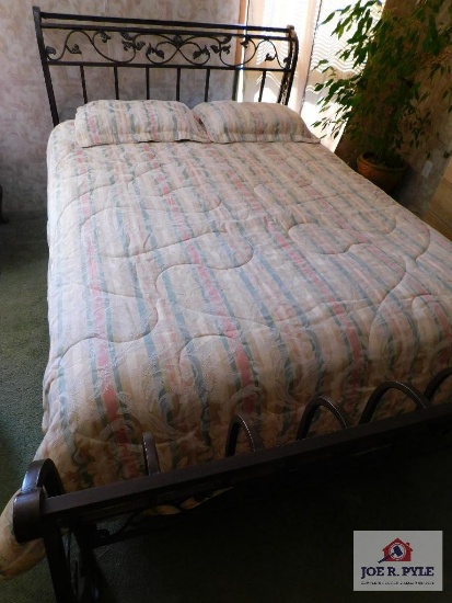 Iron sleight bed & bedding queen size