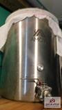 Stainless fermenting barrel w/ release valve
