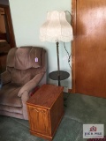 Lot: End table and lamp table