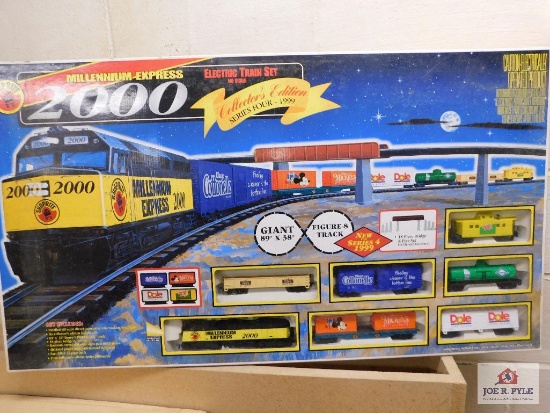 Millenium Express 2000 Ho-Train Set